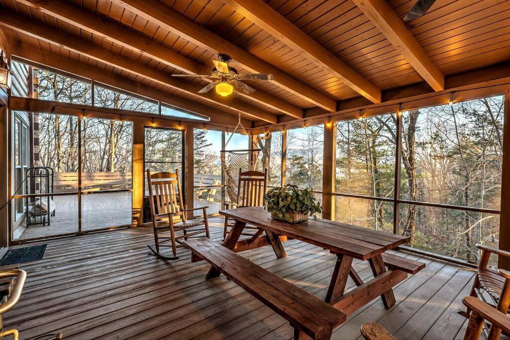 Blue Ridge Bliss- Spacious Cabin, Pets, Hot Tub! Exterior photo