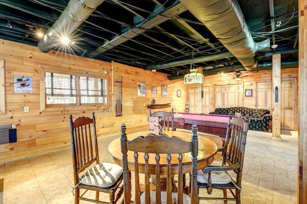 Blue Ridge Bliss- Spacious Cabin, Pets, Hot Tub! Exterior photo