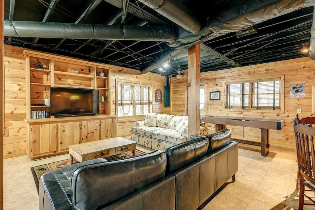 Blue Ridge Bliss- Spacious Cabin, Pets, Hot Tub! Exterior photo