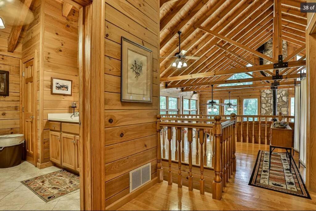 Blue Ridge Bliss- Spacious Cabin, Pets, Hot Tub! Exterior photo