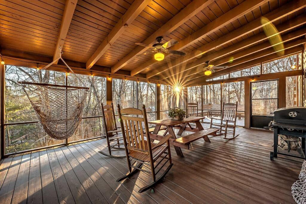 Blue Ridge Bliss- Spacious Cabin, Pets, Hot Tub! Exterior photo