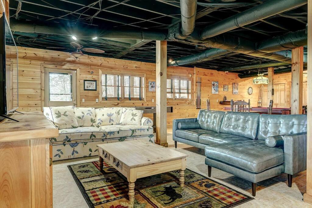 Blue Ridge Bliss- Spacious Cabin, Pets, Hot Tub! Exterior photo