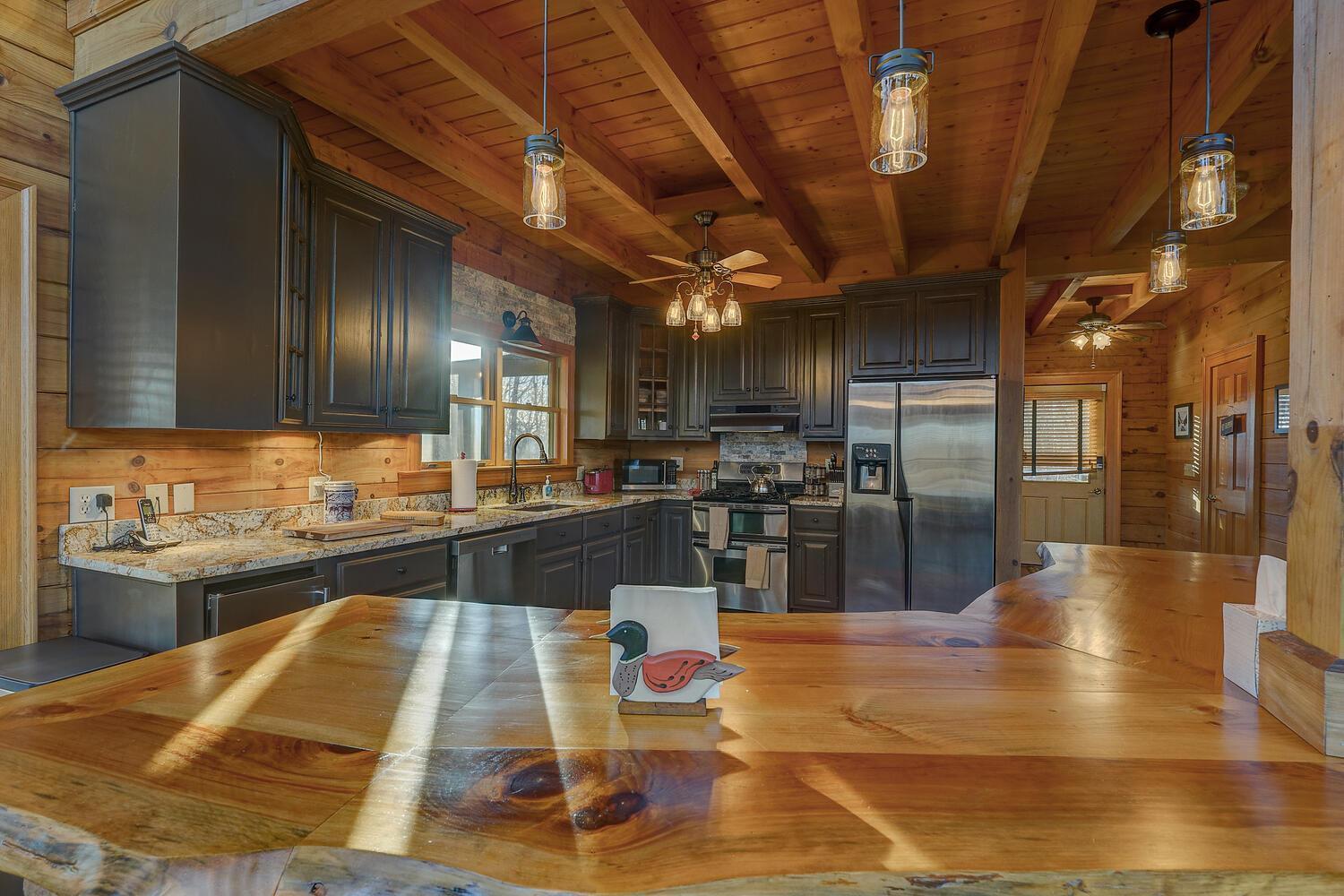 Blue Ridge Bliss- Spacious Cabin, Pets, Hot Tub! Exterior photo